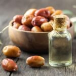 Jojoba oil for hydration