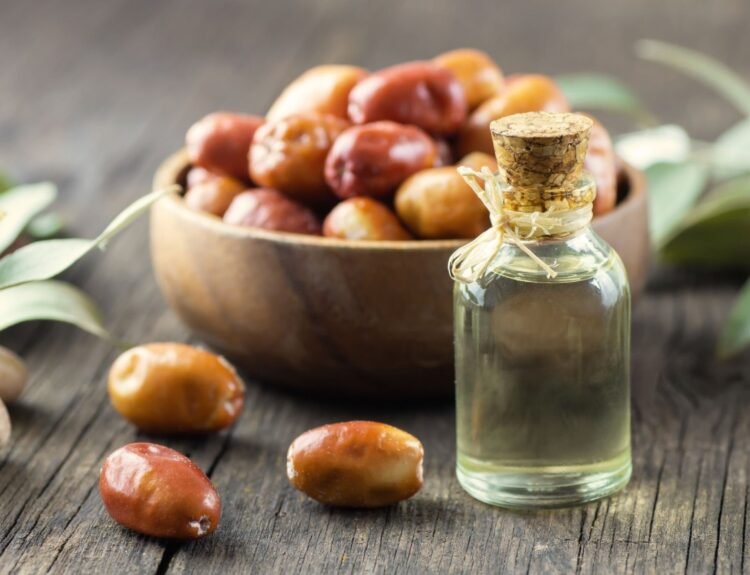 Jojoba oil for hydration